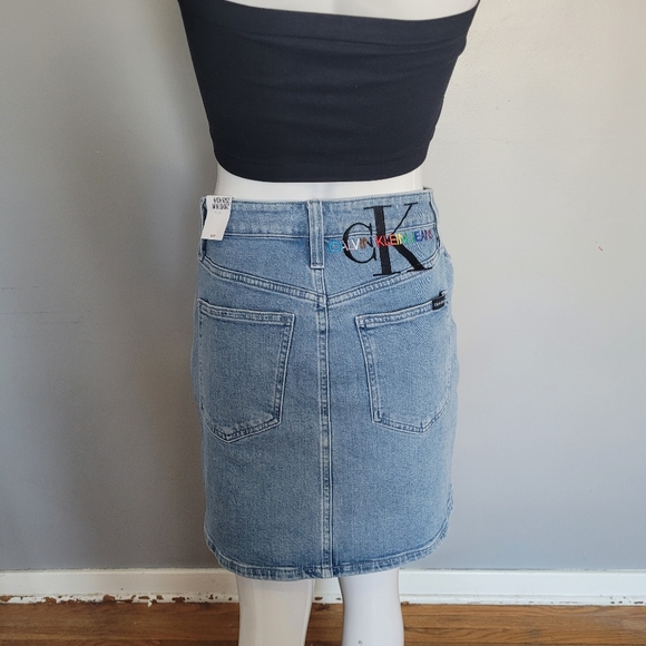 Calvin Klein Pride Denim High Rise Mini, BNWT, Size 28 - Picture 4 of 8